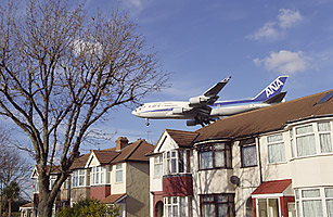 Airplane_Over_Homes